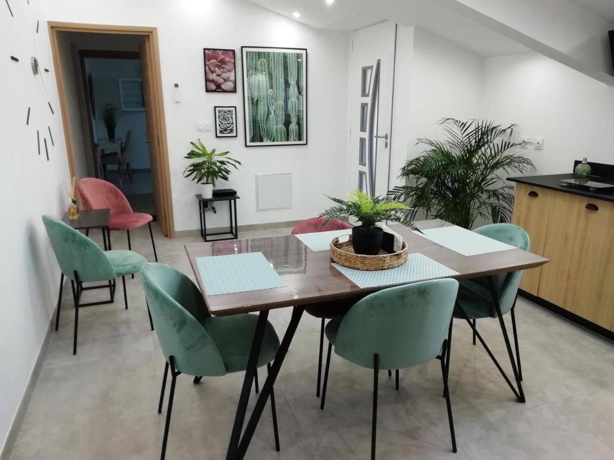 Appartement Au Dessus De La Maison Du Saunier Salin-de-Giraud Esterno foto