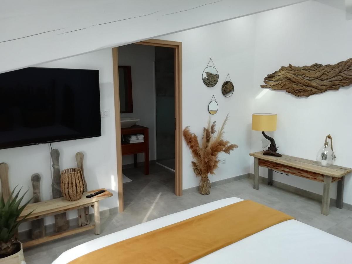 Appartement Au Dessus De La Maison Du Saunier Salin-de-Giraud Esterno foto